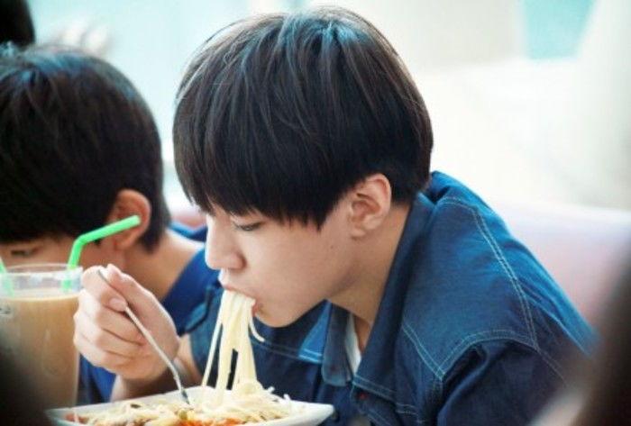 娛樂(lè)圈吃瓜王俊凱圖片,娛樂(lè)圈“瓜王”的趣味日常